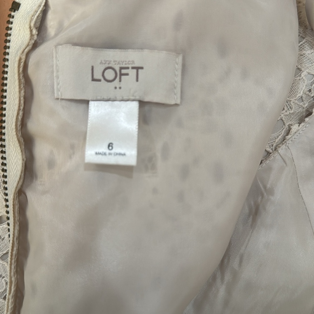 Off-White Lace Midi Sleeveless Dress with Wide-U Neckline and Banded Waistline - Picture 7 of 8